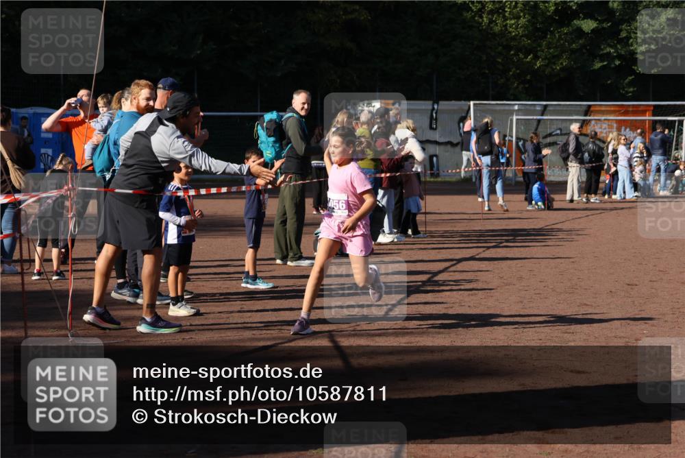 27.09.2026 - 34. Volkslauf durch das schöne Alstertal Strokosch-Dieckow http://msf.ph/oto/10587811 27.09.2026 10:48:57 Ziel 056, 5056 meine-sportfotos.de