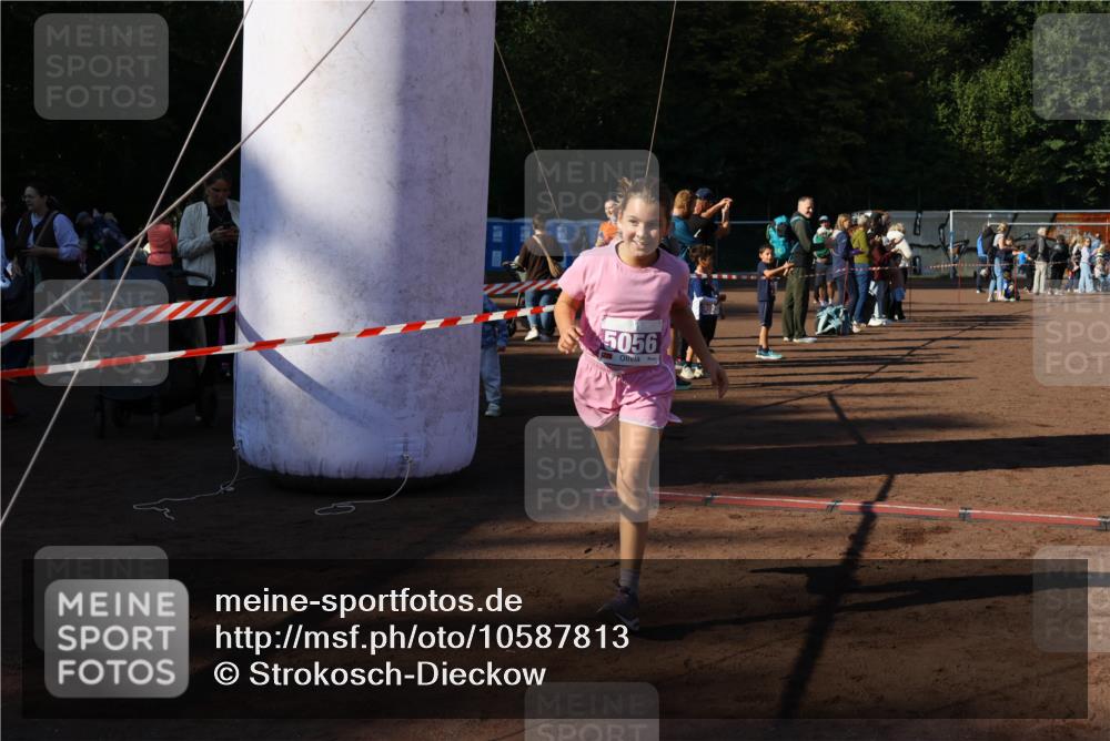 27.09.2026 - 35. Volkslauf durch das schöne Alstertal Strokosch-Dieckow http://msf.ph/oto/10587813 27.09.2026 10:49:00 Ziel 5056, 5056 meine-sportfotos.de