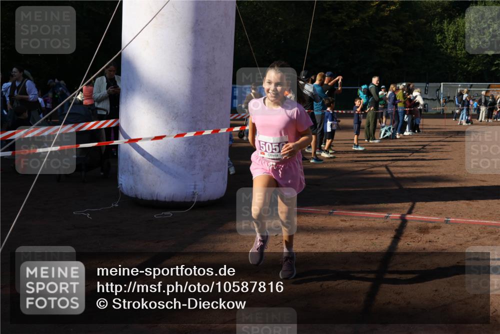 27.09.2026 - 34. Volkslauf durch das schöne Alstertal Strokosch-Dieckow http://msf.ph/oto/10587816 27.09.2026 10:49:00 Ziel 505, 5056 meine-sportfotos.de