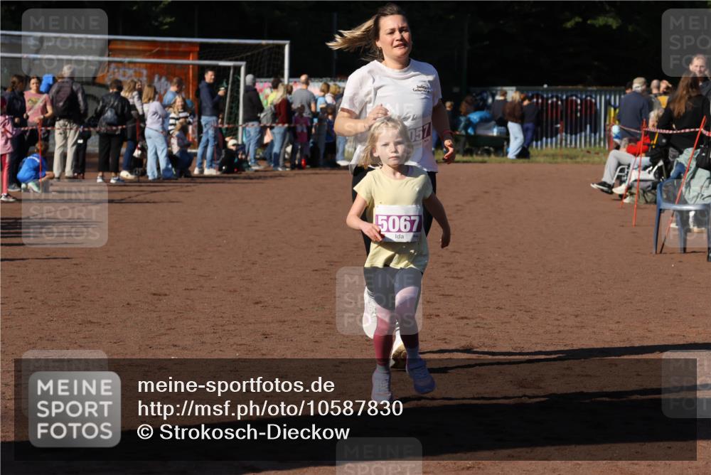 27.09.2026 - 35. Volkslauf durch das schöne Alstertal Strokosch-Dieckow http://msf.ph/oto/10587830 27.09.2026 10:49:22 Ziel 057, 5067, 5057, 5067 meine-sportfotos.de