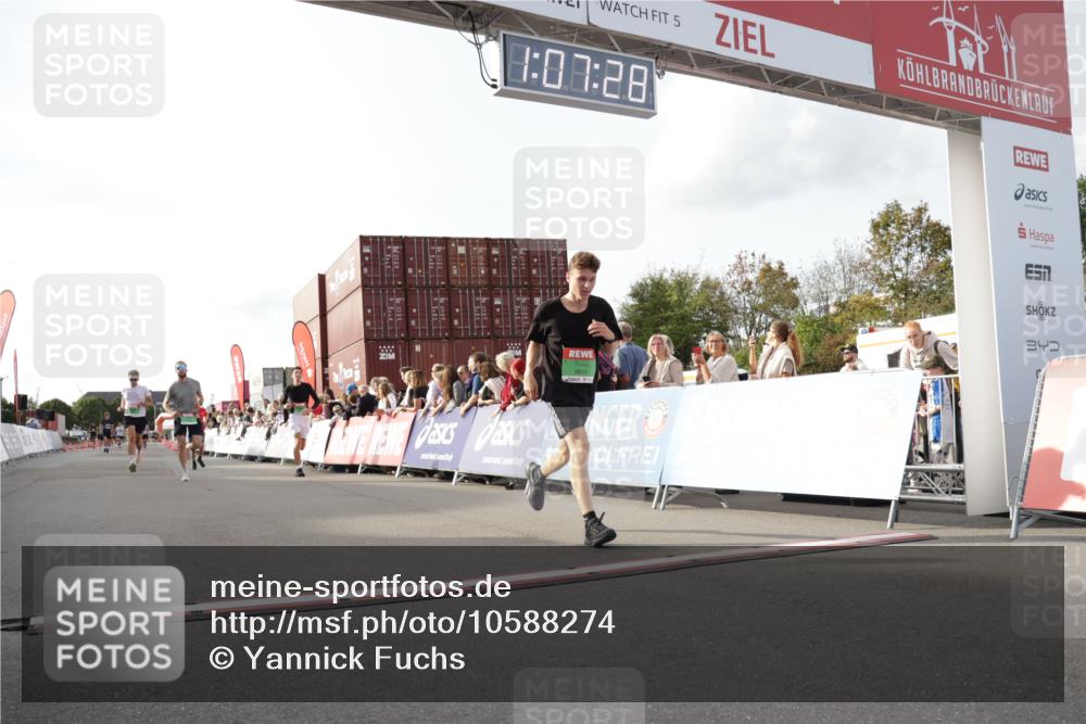 03.10.2026 - Köhlbrandbrückenlauf Yannick Fuchs http://msf.ph/oto/10588274 03.10.2026 16:07:29 Ziel 7220, 7312, 7907, 9666, 9811, 9822 meine-sportfotos.de