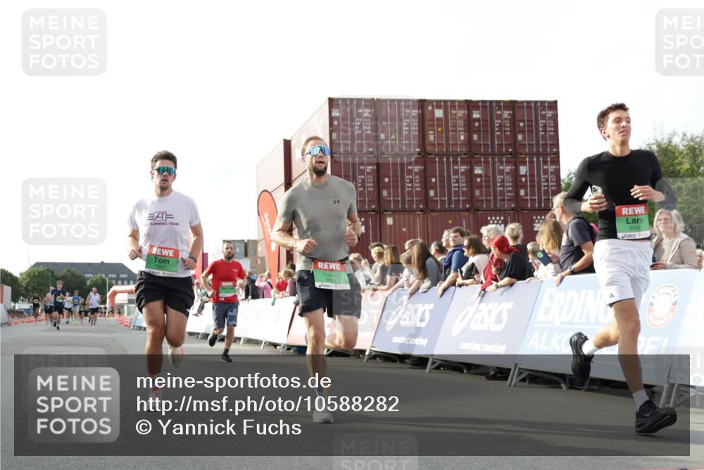 03.10.2026 - Köhlbrandbrückenlauf Yannick Fuchs http://msf.ph/oto/10588282 03.10.2026 16:07:31 Ziel 7220, 7312, 7907, 9666, 9811, 9822 meine-sportfotos.de
