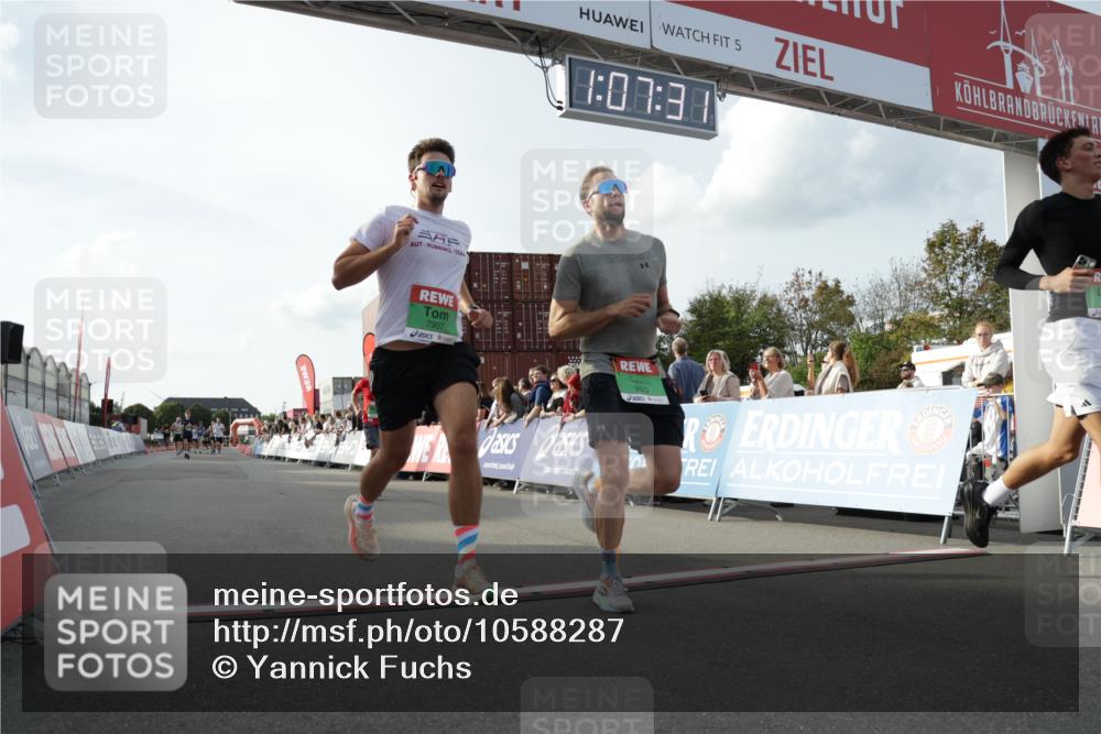 03.10.2026 - Köhlbrandbrückenlauf Yannick Fuchs http://msf.ph/oto/10588287 03.10.2026 16:07:32 Ziel 7220, 7312, 7907, 9666, 9797, 9811, 9822 meine-sportfotos.de