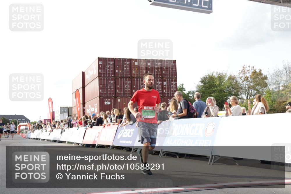03.10.2026 - Köhlbrandbrückenlauf Yannick Fuchs http://msf.ph/oto/10588291 03.10.2026 16:07:33 Ziel 7066, 7220, 7312, 7907, 9666, 9797, 9811, 9822 meine-sportfotos.de
