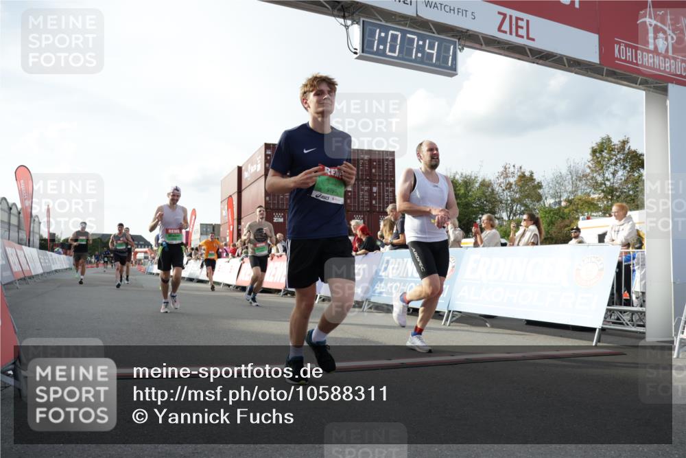 03.10.2026 - Köhlbrandbrückenlauf Yannick Fuchs http://msf.ph/oto/10588311 03.10.2026 16:07:42 Ziel 7066, 7242, 7404, 7405, 7406, 7765, 8314, 8455, 8497, 8968, 9797, 9838 meine-sportfotos.de