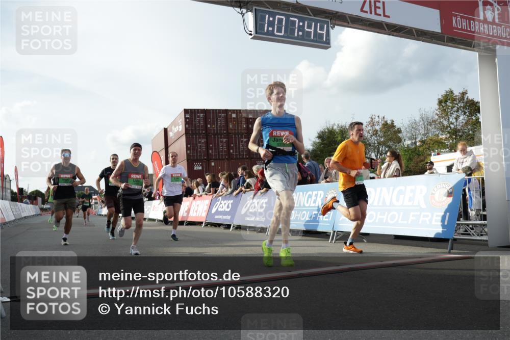 03.10.2026 - Köhlbrandbrückenlauf Yannick Fuchs http://msf.ph/oto/10588320 03.10.2026 16:07:44 Ziel 7066, 7242, 7404, 7405, 7406, 7765, 8314, 8455, 8497, 8968, 9797, 9809, 9838 meine-sportfotos.de