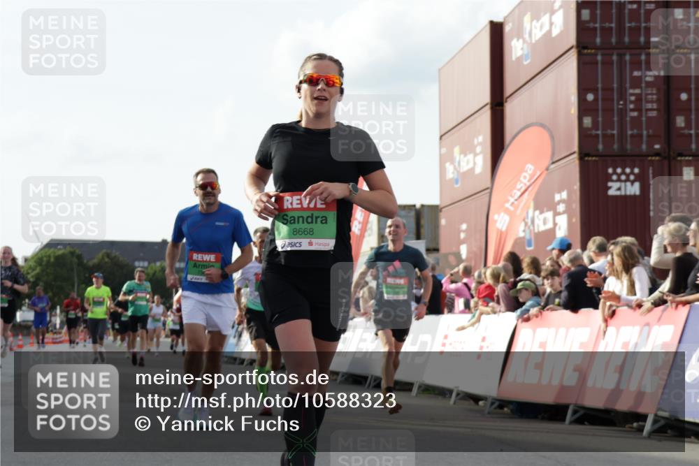 03.10.2026 - Köhlbrandbrückenlauf Yannick Fuchs http://msf.ph/oto/10588323 03.10.2026 16:08:08 Ziel 7047, 7048, 7049, 7364, 7921, 8172, 8302, 8479, 8668, 8794 meine-sportfotos.de