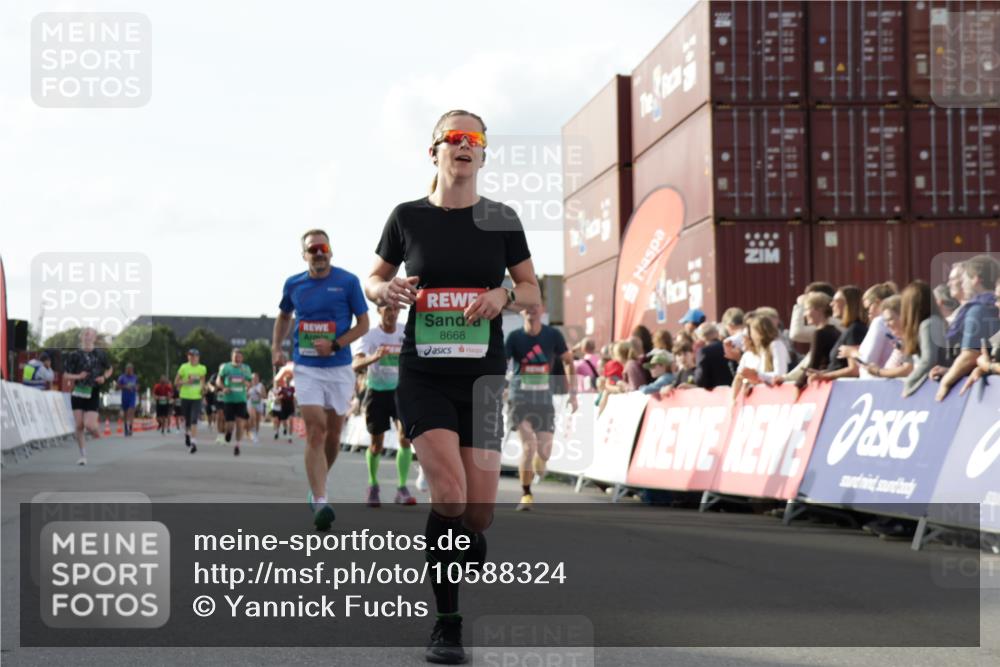 03.10.2026 - Köhlbrandbrückenlauf Yannick Fuchs http://msf.ph/oto/10588324 03.10.2026 16:08:09 Ziel 7047, 7048, 7049, 7364, 7921, 8172, 8302, 8479, 8668, 8794 meine-sportfotos.de