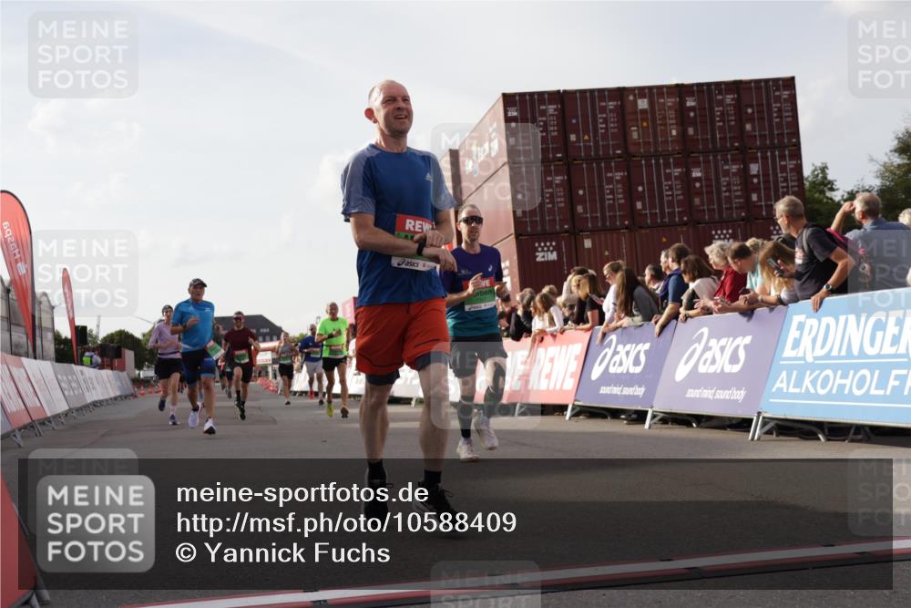 03.10.2026 - Köhlbrandbrückenlauf Yannick Fuchs http://msf.ph/oto/10588409 03.10.2026 16:08:43 Ziel 7307, 7700, 8066, 8267, 8353, 8369, 8398, 8516, 8771, 8795, 9796 meine-sportfotos.de