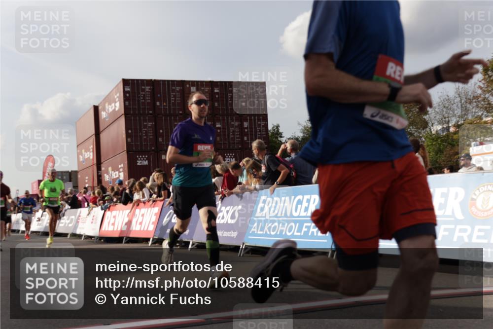 03.10.2026 - Köhlbrandbrückenlauf Yannick Fuchs http://msf.ph/oto/10588415 03.10.2026 16:08:44 Ziel 7307, 8066, 8267, 8353, 8369, 8398, 8516, 8771, 8795, 8832, 9796 meine-sportfotos.de