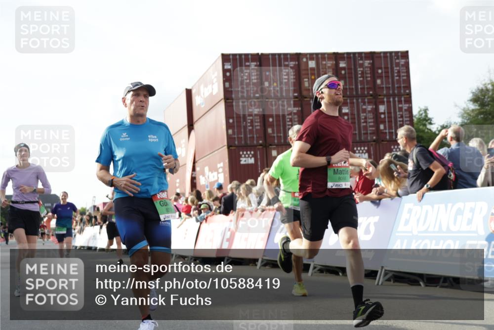 03.10.2026 - Köhlbrandbrückenlauf Yannick Fuchs http://msf.ph/oto/10588419 03.10.2026 16:08:45 Ziel 7307, 8066, 8267, 8353, 8369, 8398, 8516, 8771, 8795, 8832, 9796 meine-sportfotos.de