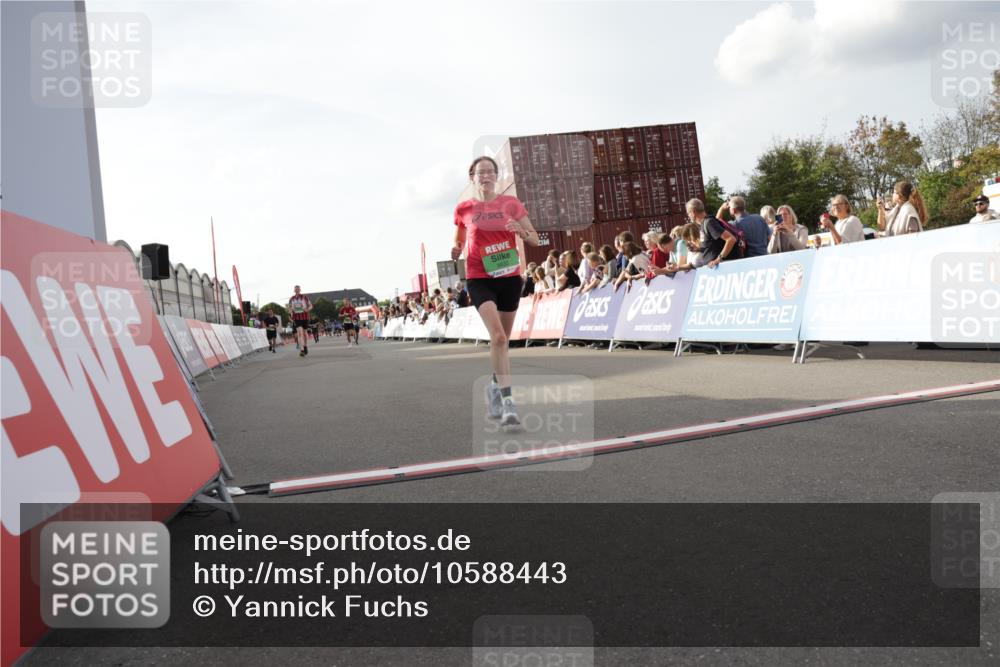 03.10.2026 - Köhlbrandbrückenlauf Yannick Fuchs http://msf.ph/oto/10588443 03.10.2026 16:08:53 Ziel 7642, 7766, 7910, 8157, 8369, 8398, 8624, 8771, 8795, 8832 meine-sportfotos.de