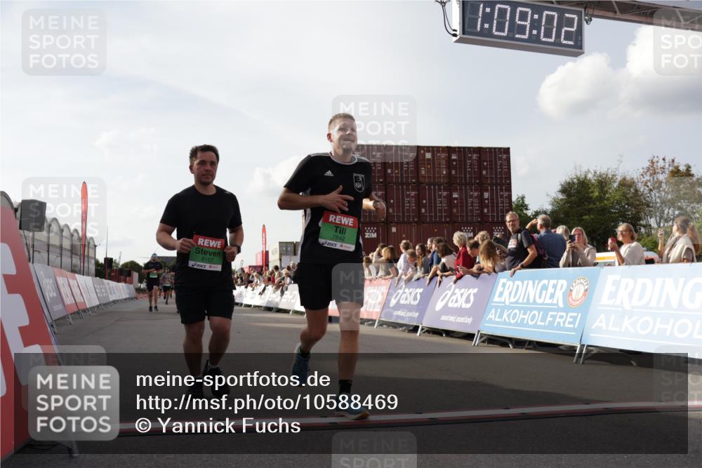 03.10.2026 - Köhlbrandbrückenlauf Yannick Fuchs http://msf.ph/oto/10588469 03.10.2026 16:09:02 Ziel 7322, 7642, 7766, 7910, 8083, 8157, 8262, 8624 meine-sportfotos.de