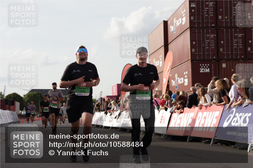 03.10.2026 - Köhlbrandbrückenlauf Yannick Fuchs http://msf.ph/oto/10588484 03.10.2026 16:09:07 Ziel 7322, 7642, 8083, 8157, 8262, 8682, 9020, 9158, 9159, 9735 meine-sportfotos.de