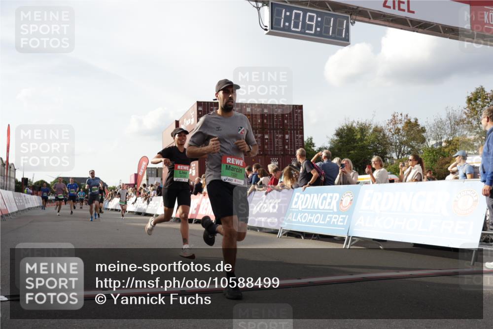 03.10.2026 - Köhlbrandbrückenlauf Yannick Fuchs http://msf.ph/oto/10588499 03.10.2026 16:09:12 Ziel 7322, 8083, 8198, 8253, 8262, 8654, 8682, 9020, 9158, 9159, 9735 meine-sportfotos.de