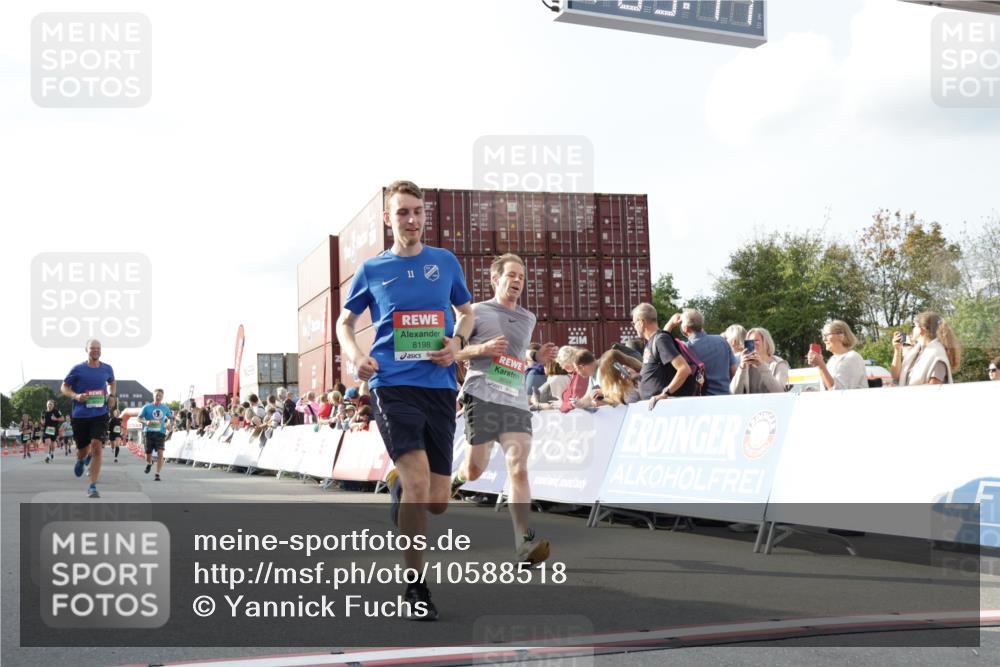03.10.2026 - Köhlbrandbrückenlauf Yannick Fuchs http://msf.ph/oto/10588518 03.10.2026 16:09:18 Ziel 7840, 7841, 8003, 8198, 8253, 8654, 8682, 8714, 8827, 9020, 9158, 9735 meine-sportfotos.de