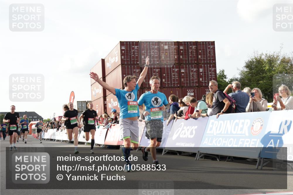 03.10.2026 - Köhlbrandbrückenlauf Yannick Fuchs http://msf.ph/oto/10588533 03.10.2026 16:09:23 Ziel 7308, 7840, 7841, 8003, 8198, 8253, 8268, 8513, 8654, 8714, 8827, 8868, 8962, 9169 meine-sportfotos.de