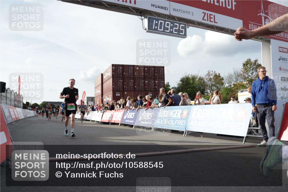 03.10.2026 - Köhlbrandbrückenlauf Yannick Fuchs http://msf.ph/oto/10588545 03.10.2026 16:09:26 Ziel 7308, 7840, 7841, 8003, 8268, 8513, 8550, 8618, 8649, 8714, 8827, 8868, 8962, 9169 meine-sportfotos.de