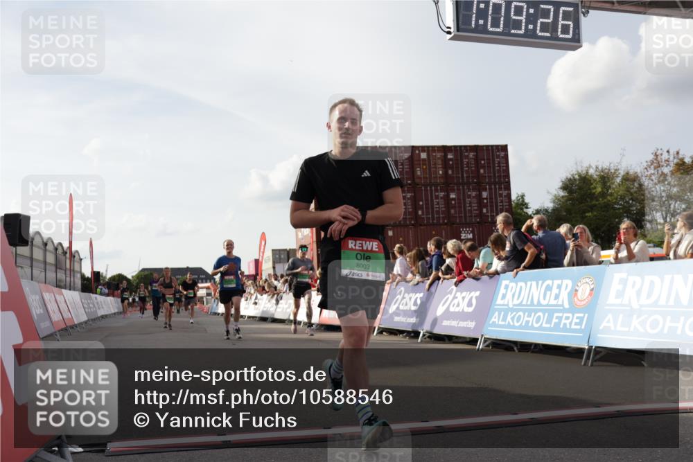 03.10.2026 - Köhlbrandbrückenlauf Yannick Fuchs http://msf.ph/oto/10588546 03.10.2026 16:09:27 Ziel 7308, 7840, 7841, 8003, 8268, 8513, 8550, 8618, 8649, 8714, 8827, 8868, 8962, 9169 meine-sportfotos.de