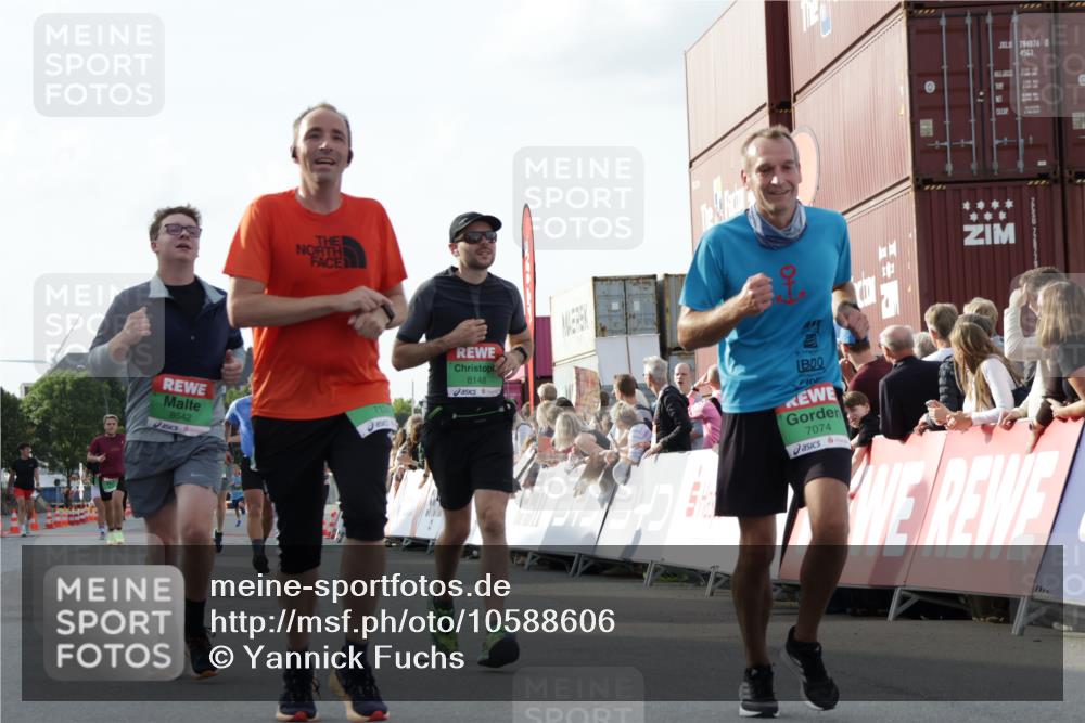 03.10.2026 - Köhlbrandbrückenlauf Yannick Fuchs http://msf.ph/oto/10588606 03.10.2026 16:09:48 Ziel 7074, 7124, 7569, 7582, 7895, 8148, 8249, 8347, 8359, 8542 meine-sportfotos.de