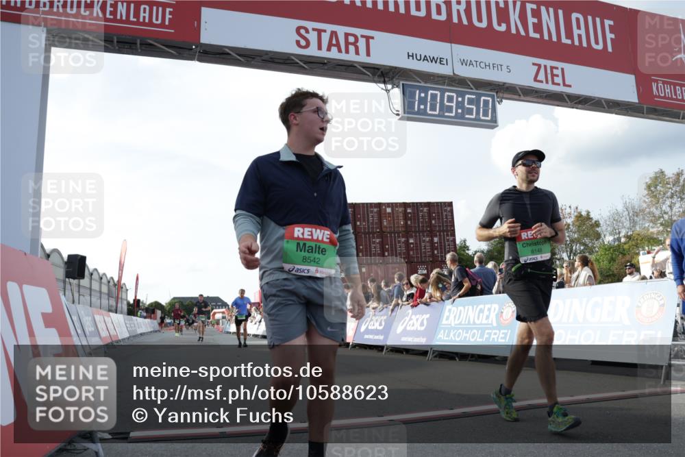 03.10.2026 - Köhlbrandbrückenlauf Yannick Fuchs http://msf.ph/oto/10588623 03.10.2026 16:09:51 Ziel 7074, 7124, 7569, 7582, 7671, 7800, 7895, 8148, 8440, 8542, 8661 meine-sportfotos.de