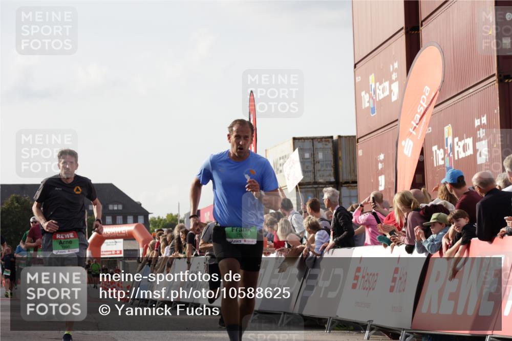 03.10.2026 - Köhlbrandbrückenlauf Yannick Fuchs http://msf.ph/oto/10588625 03.10.2026 16:09:52 Ziel 7074, 7124, 7569, 7582, 7671, 7800, 7895, 8148, 8440, 8542, 8661 meine-sportfotos.de