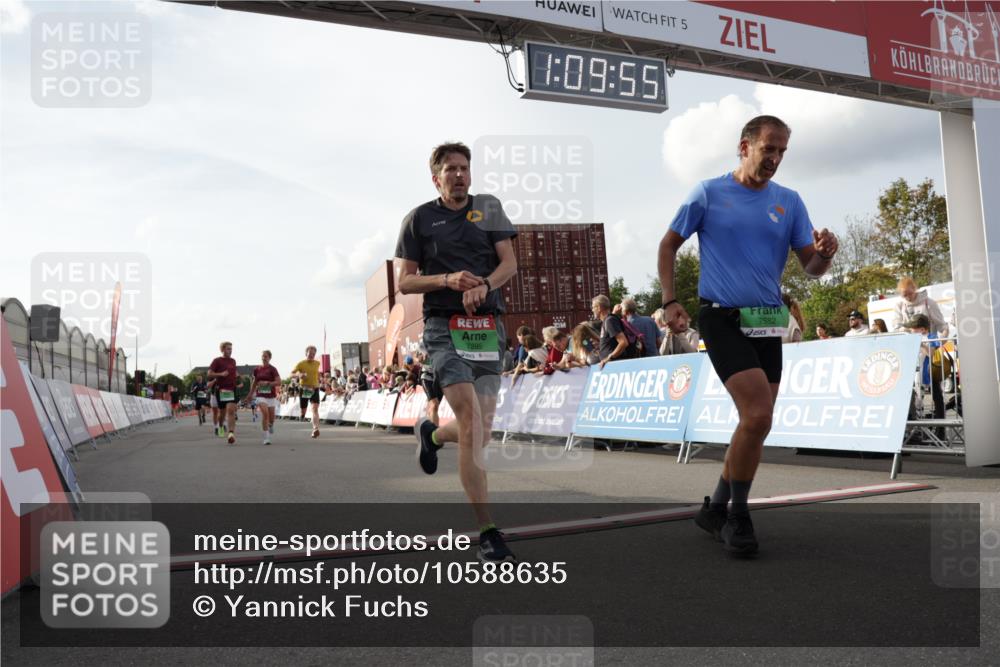 03.10.2026 - Köhlbrandbrückenlauf Yannick Fuchs http://msf.ph/oto/10588635 03.10.2026 16:09:56 Ziel 7186, 7191, 7569, 7582, 7671, 7800, 7895, 8440, 8661, 8831, 8907 meine-sportfotos.de