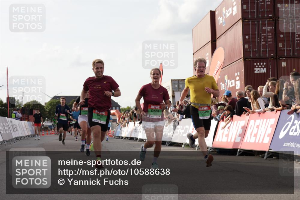 03.10.2026 - Köhlbrandbrückenlauf Yannick Fuchs http://msf.ph/oto/10588638 03.10.2026 16:09:57 Ziel 7186, 7191, 7569, 7582, 7671, 7800, 7895, 8440, 8661, 8831, 8907 meine-sportfotos.de