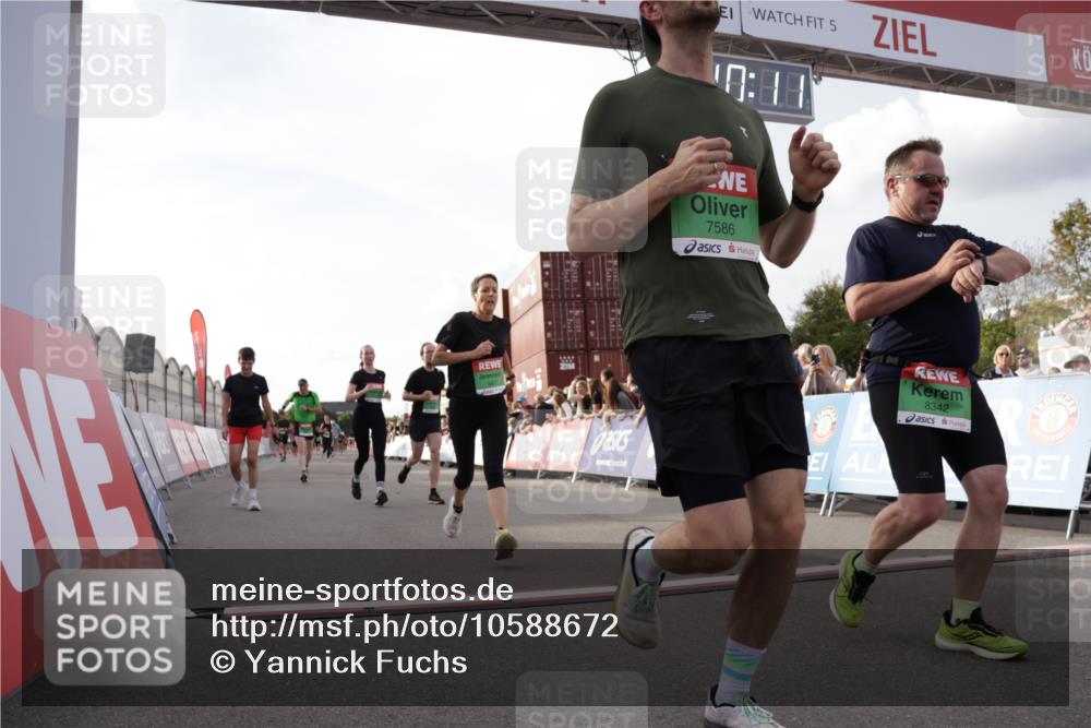 03.10.2026 - Köhlbrandbrückenlauf Yannick Fuchs http://msf.ph/oto/10588672 03.10.2026 16:10:12 Ziel 7038, 7586, 7986, 8342, 8477, 8515, 8671, 9018, 9052, 9135 meine-sportfotos.de