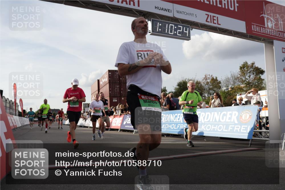 03.10.2026 - Köhlbrandbrückenlauf Yannick Fuchs http://msf.ph/oto/10588710 03.10.2026 16:10:25 Ziel 7038, 7040, 7053, 8164, 8338, 8446, 8465, 8515, 8559, 8748, 8906, 8921, 9135, 9401, 9708 meine-sportfotos.de