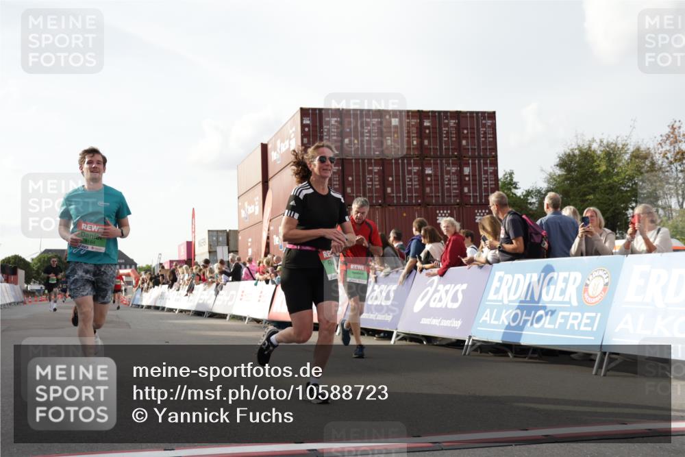 03.10.2026 - Köhlbrandbrückenlauf Yannick Fuchs http://msf.ph/oto/10588723 03.10.2026 16:10:29 Ziel 7037, 7040, 7053, 7663, 8164, 8338, 8446, 8465, 8559, 8748, 8906, 9401, 9708 meine-sportfotos.de
