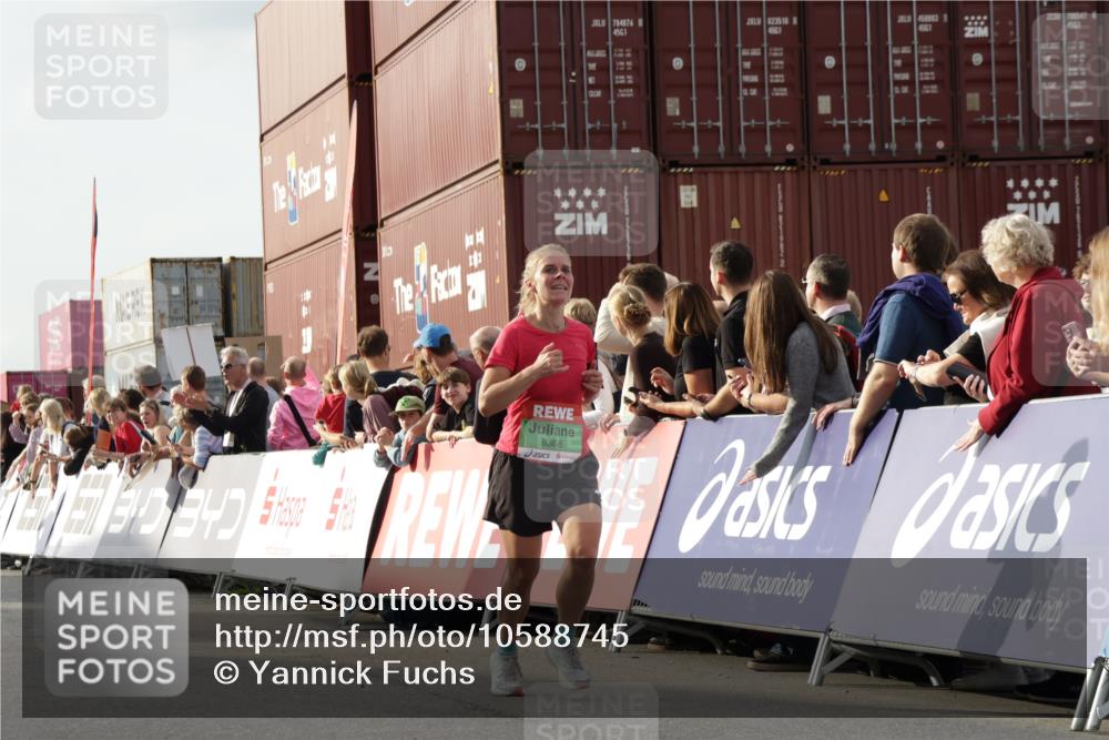 03.10.2026 - Köhlbrandbrückenlauf Yannick Fuchs http://msf.ph/oto/10588745 03.10.2026 16:10:40 Ziel 7037, 7376, 7663, 7868, 7869, 7933, 8165, 8178, 8368, 8416, 8498, 8887, 8939 meine-sportfotos.de