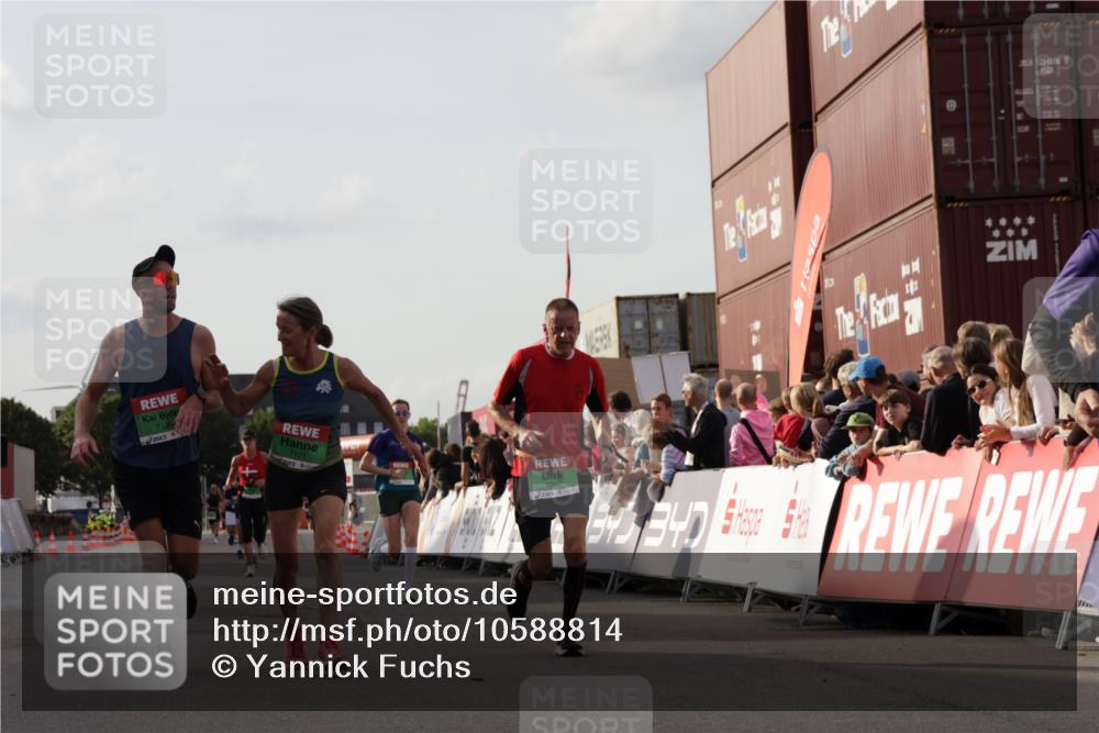 03.10.2026 - Köhlbrandbrückenlauf Yannick Fuchs http://msf.ph/oto/10588814 03.10.2026 16:10:58 Ziel 7120, 7121, 7480, 7705, 8441, 8623, 9251, 9300, 9736 meine-sportfotos.de