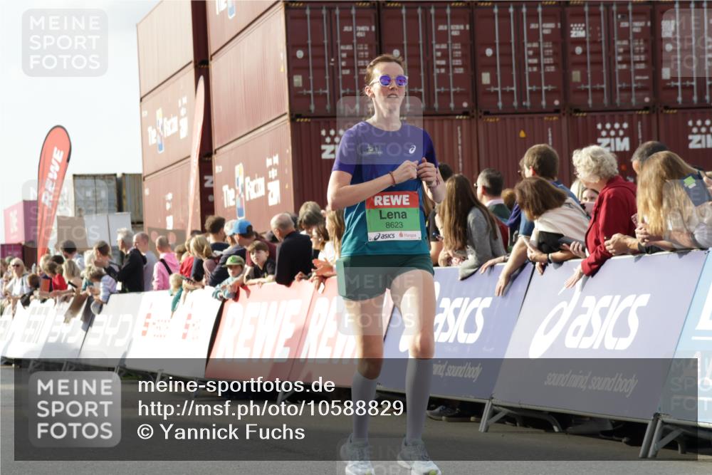 03.10.2026 - Köhlbrandbrückenlauf Yannick Fuchs http://msf.ph/oto/10588829 03.10.2026 16:11:03 Ziel 7120, 7121, 7705, 8298, 8441, 8623, 9047, 9251 meine-sportfotos.de