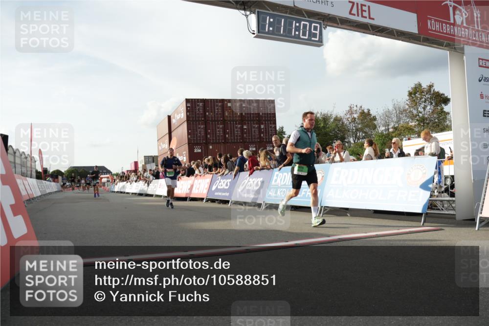 03.10.2026 - Köhlbrandbrückenlauf Yannick Fuchs http://msf.ph/oto/10588851 03.10.2026 16:11:10 Ziel 8298, 8441, 9007, 9047 meine-sportfotos.de
