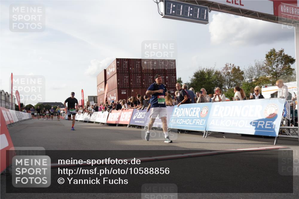 03.10.2026 - Köhlbrandbrückenlauf Yannick Fuchs http://msf.ph/oto/10588856 03.10.2026 16:11:12 Ziel 7732, 7733, 8060, 8113, 8298, 8441, 9007, 9047, 9775 meine-sportfotos.de