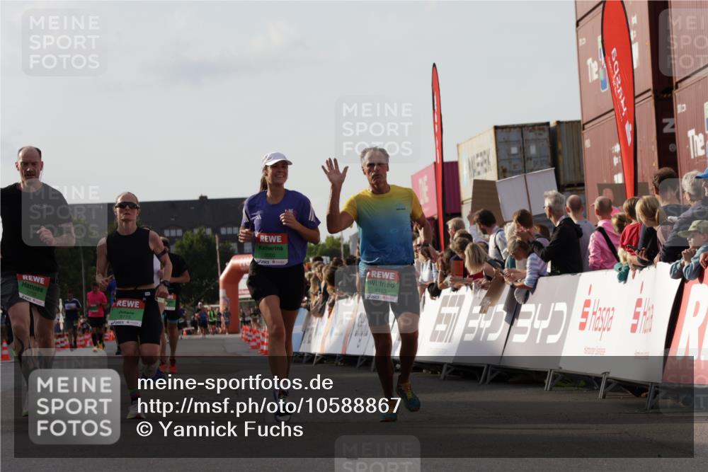 03.10.2026 - Köhlbrandbrückenlauf Yannick Fuchs http://msf.ph/oto/10588867 03.10.2026 16:11:17 Ziel 7281, 7500, 7732, 7733, 8060, 8113, 9007, 9041, 9047, 9775 meine-sportfotos.de