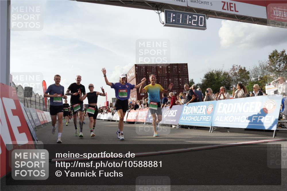 03.10.2026 - Köhlbrandbrückenlauf Yannick Fuchs http://msf.ph/oto/10588881 03.10.2026 16:11:21 Ziel 7281, 7500, 7732, 7733, 8060, 8113, 8464, 9041, 9775 meine-sportfotos.de