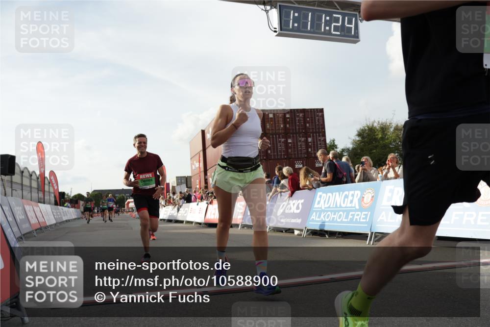 03.10.2026 - Köhlbrandbrückenlauf Yannick Fuchs http://msf.ph/oto/10588900 03.10.2026 16:11:25 Ziel 7070, 7281, 7500, 7732, 7733, 7772, 8060, 8113, 8464, 8814, 9041, 9756, 9775 meine-sportfotos.de