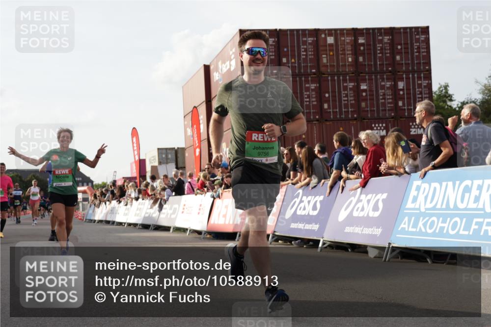 03.10.2026 - Köhlbrandbrückenlauf Yannick Fuchs http://msf.ph/oto/10588913 03.10.2026 16:11:30 Ziel 7070, 7500, 7772, 8434, 8464, 8548, 8814, 9041, 9756 meine-sportfotos.de