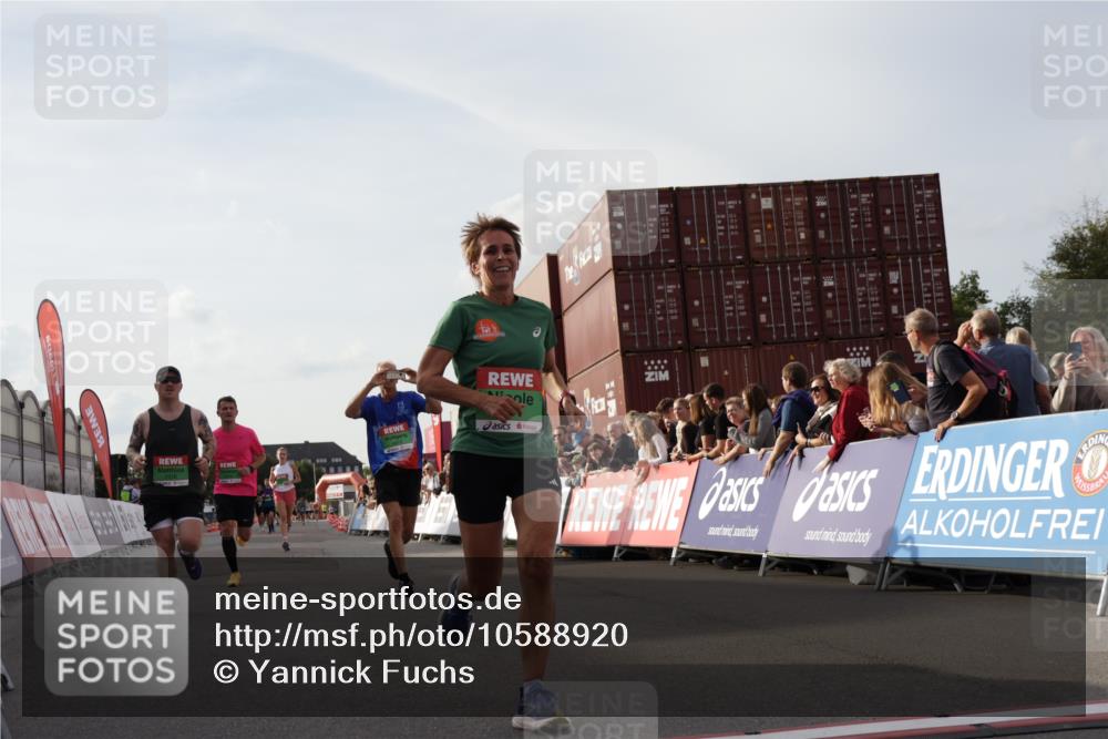 03.10.2026 - Köhlbrandbrückenlauf Yannick Fuchs http://msf.ph/oto/10588920 03.10.2026 16:11:32 Ziel 7070, 7113, 7772, 8411, 8434, 8464, 8548, 8814, 9756 meine-sportfotos.de