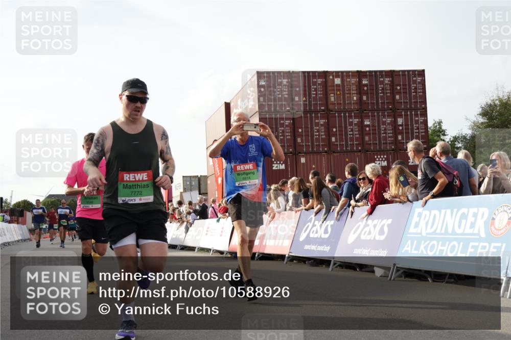 03.10.2026 - Köhlbrandbrückenlauf Yannick Fuchs http://msf.ph/oto/10588926 03.10.2026 16:11:34 Ziel 7070, 7113, 7772, 8312, 8411, 8434, 8475, 8548, 8814, 9756 meine-sportfotos.de