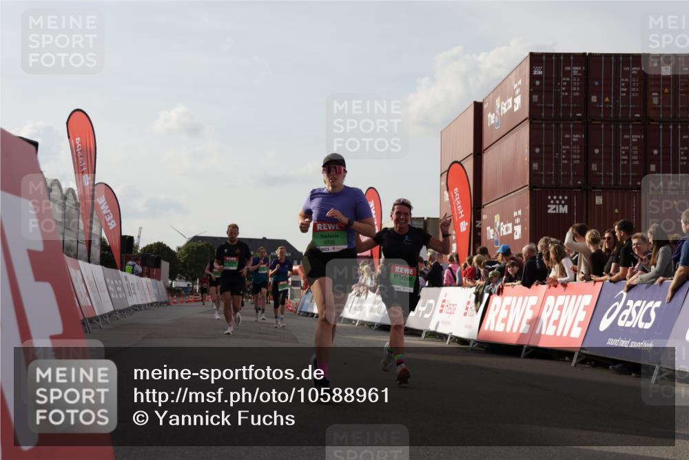 03.10.2026 - Köhlbrandbrückenlauf Yannick Fuchs http://msf.ph/oto/10588961 03.10.2026 16:11:45 Ziel 7113, 7303, 7516, 7972, 8312, 8331, 8411, 8475, 8680, 9726, 9755 meine-sportfotos.de