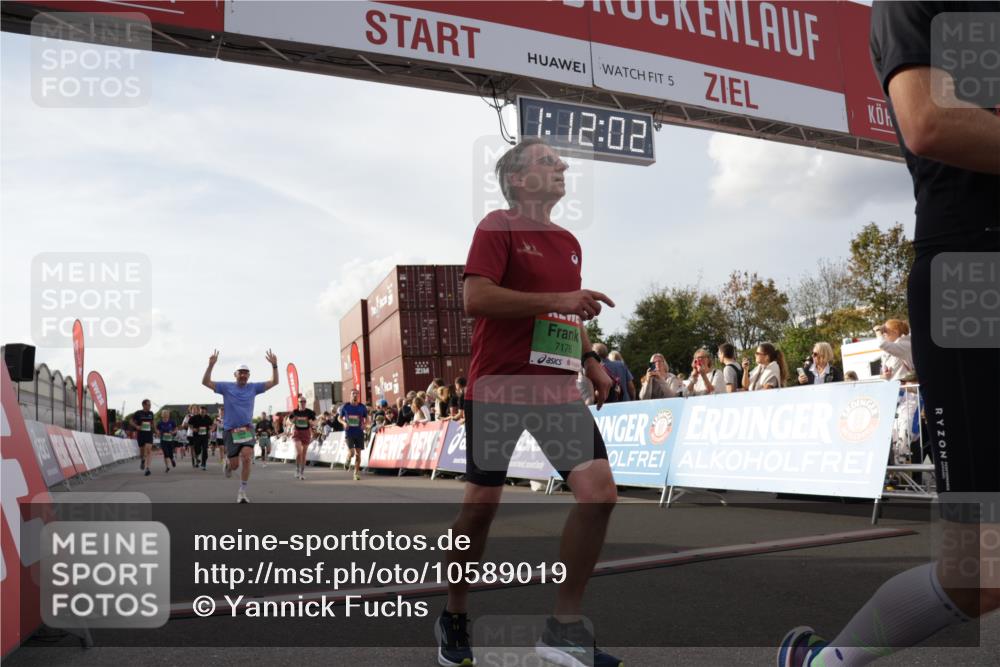 03.10.2026 - Köhlbrandbrückenlauf Yannick Fuchs http://msf.ph/oto/10589019 03.10.2026 16:12:03 Ziel 7176, 7267, 7268, 7975, 8421, 8422, 8538, 8601, 8631, 8652, 8653, 8773, 8777, 8859, 8864, 9013, 9136, 9281 meine-sportfotos.de