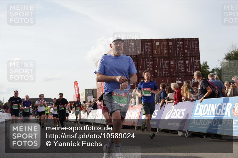 03.10.2026 - Köhlbrandbrückenlauf Yannick Fuchs http://msf.ph/oto/10589024 03.10.2026 16:12:04 Ziel 7176, 7267, 7268, 7876, 7975, 8421, 8422, 8538, 8601, 8631, 8652, 8653, 8773, 8777, 8859, 8864, 9013, 9136, 9281 meine-sportfotos.de
