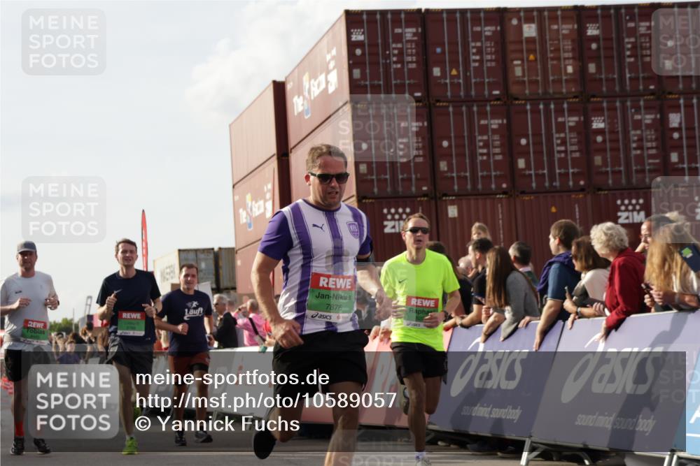 03.10.2026 - Köhlbrandbrückenlauf Yannick Fuchs http://msf.ph/oto/10589057 03.10.2026 16:12:12 Ziel 7267, 7268, 7542, 7594, 7604, 7605, 7876, 8296, 8445, 8523, 8576, 8631, 8652, 8653, 8662, 8859, 8864, 9120, 9136, 9281, 9760, 9799, 9820 meine-sportfotos.de