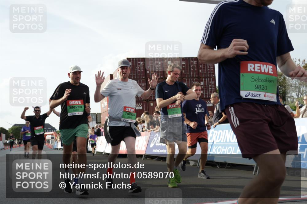 03.10.2026 - Köhlbrandbrückenlauf Yannick Fuchs http://msf.ph/oto/10589070 03.10.2026 16:12:15 Ziel 7542, 7594, 7604, 7605, 7876, 8227, 8296, 8394, 8445, 8523, 8576, 8662, 9120, 9136, 9281, 9760, 9799, 9820 meine-sportfotos.de