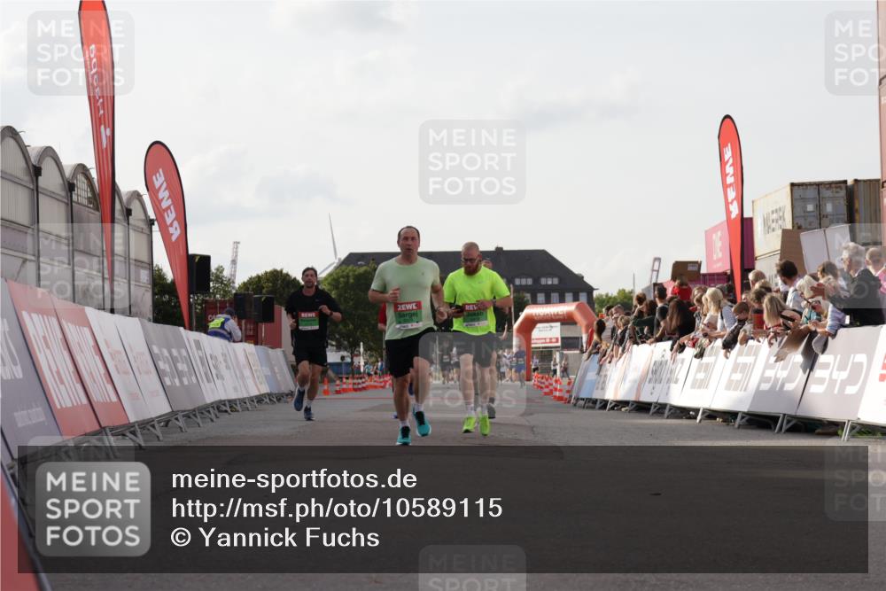 03.10.2026 - Köhlbrandbrückenlauf Yannick Fuchs http://msf.ph/oto/10589115 03.10.2026 16:12:26 Ziel 7115, 7593, 7963, 8171, 8227, 8394, 8418, 8523, 8909 meine-sportfotos.de