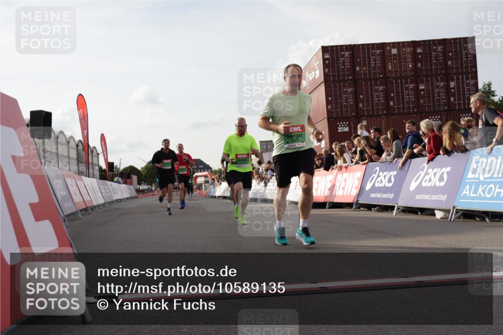 03.10.2026 - Köhlbrandbrückenlauf Yannick Fuchs http://msf.ph/oto/10589135 03.10.2026 16:12:30 Ziel 7115, 7593, 7767, 7963, 8171, 8418, 8909, 9190 meine-sportfotos.de