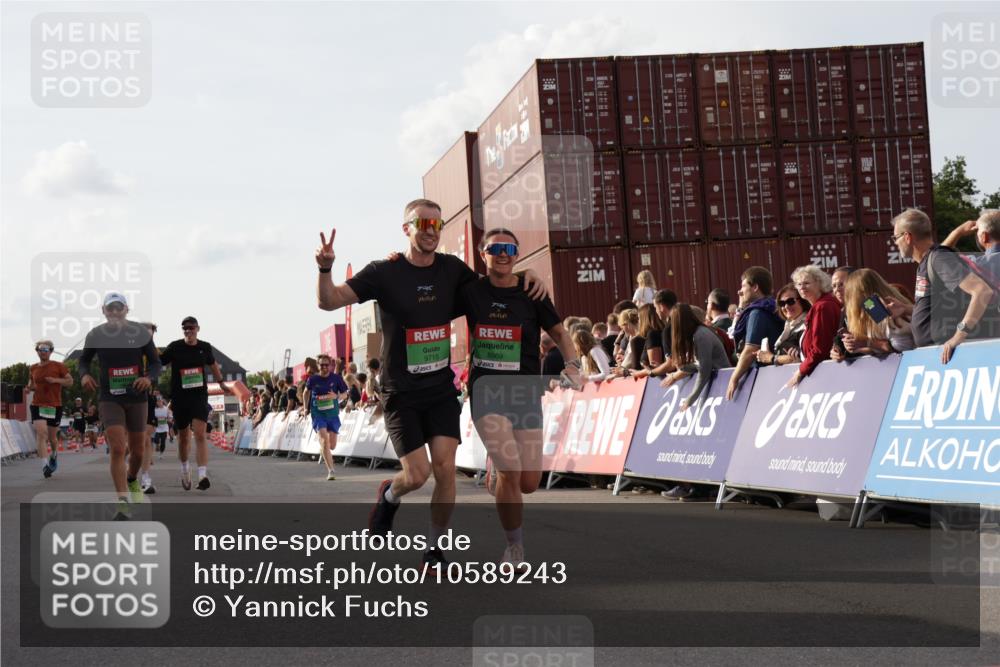 03.10.2026 - Köhlbrandbrückenlauf Yannick Fuchs http://msf.ph/oto/10589243 03.10.2026 16:12:50 Ziel 7666, 7751, 7752, 7855, 8036, 8315, 8532, 8651, 8772, 8802, 8969, 9036, 9692, 9715, 9744 meine-sportfotos.de